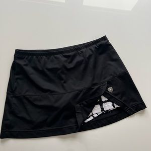 Duc Tennis Skort size medium built in patterned shorts